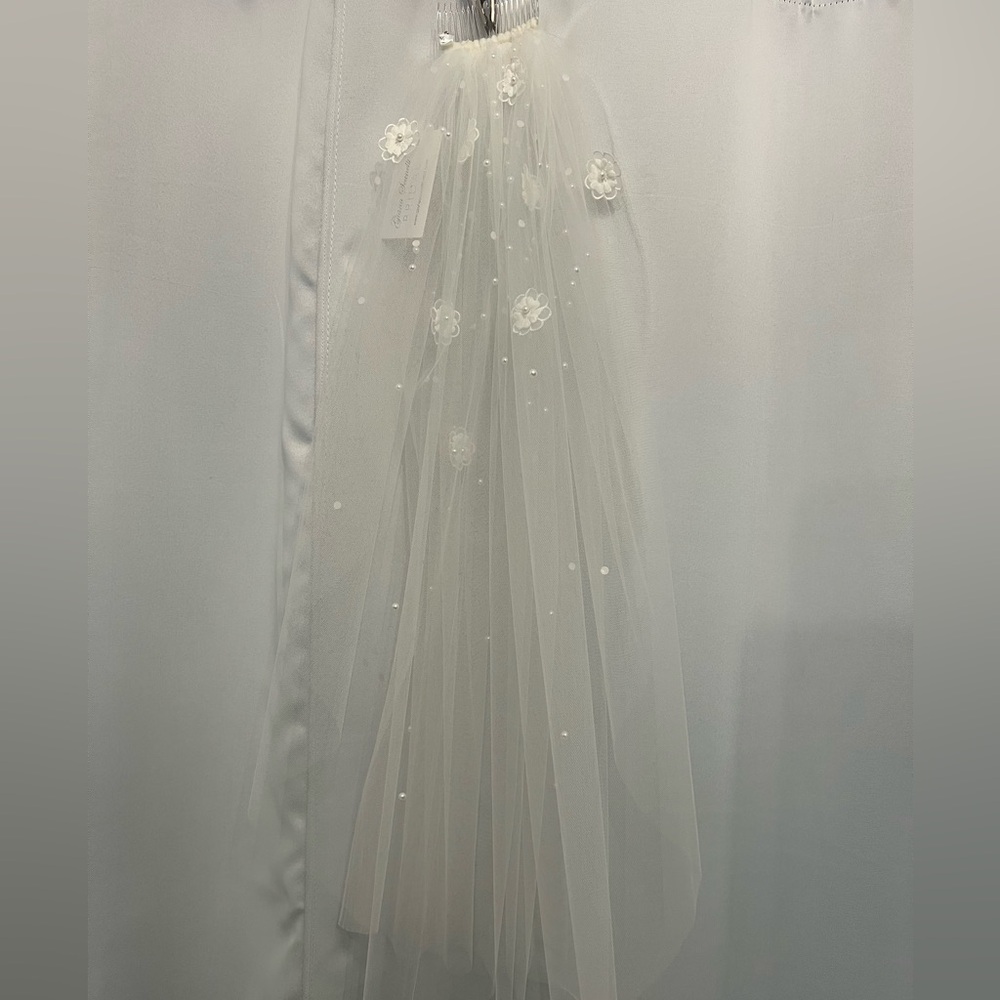 31 inch veil with pearl and flower appliqués